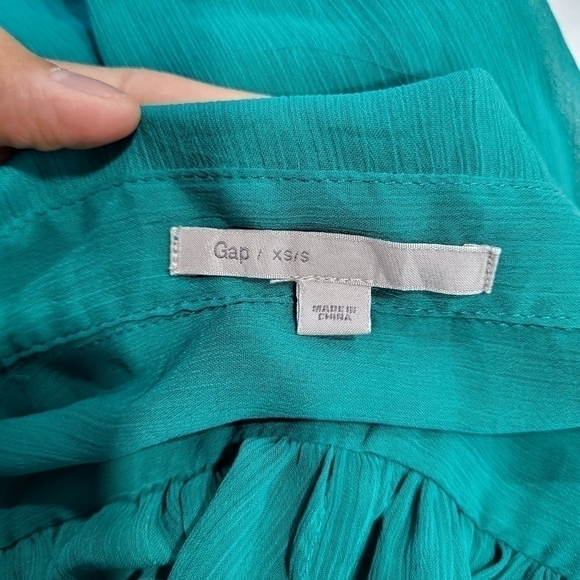 GAP - Sleeveless Green button down Shirt - Picture 8 of 9